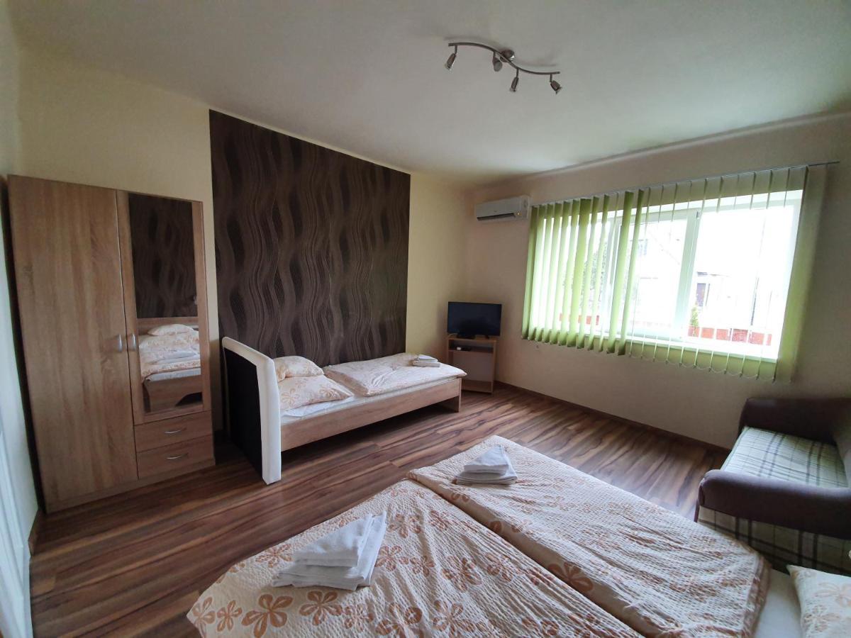 Ladik Vendeghaz Hotel Tiszafured Exterior photo
